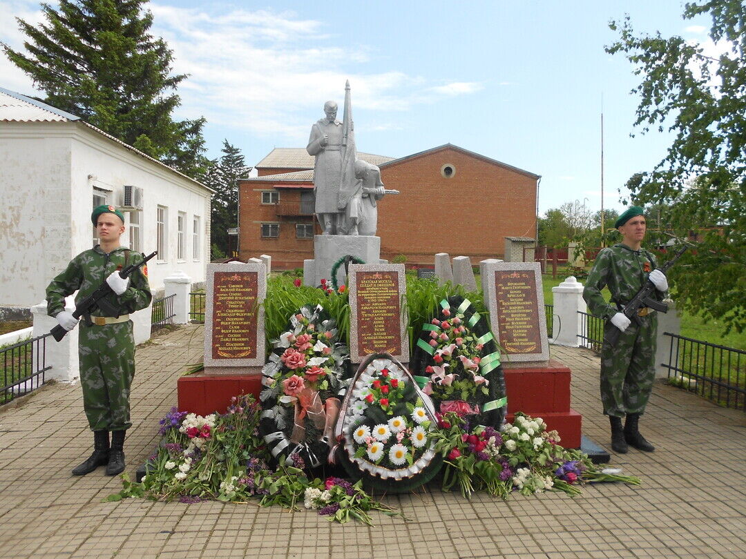 Погода село полтавченское кущевский. Село Полтавченское Краснодарский край. Краснодарский край Кущёвский район с. Полтавченское. Село Полтавченское Кущевского района. Кущевский р-н, с. Полтавченское Братская могила.