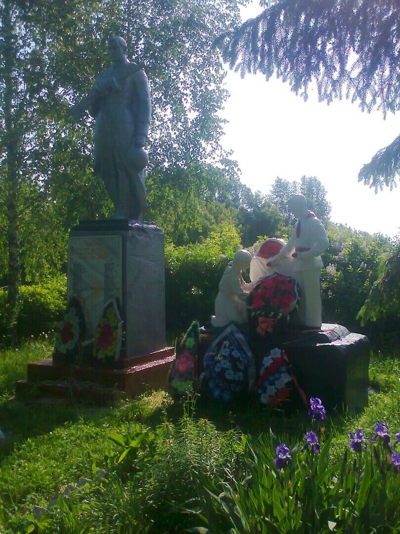 Братская могила воинов Советской Армии, погибших в период Великой Отечественной войны