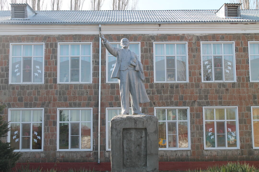 Марьянская краснодарский край. Памятник в станице Марьянской. Краснодар ст Марьянская памятник Ленина. Памятники станица Марьянская. Станица Марьинская Краснодарский.