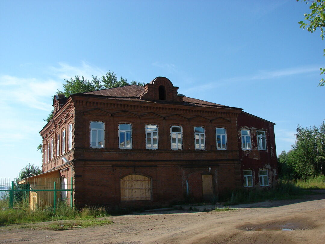 Частые пермский. Воткинск дом купца Гуляева. Спицино дом купца. Дом купца Никиты Минченкова в Демидове. Нижний Салде Купеческий дом.