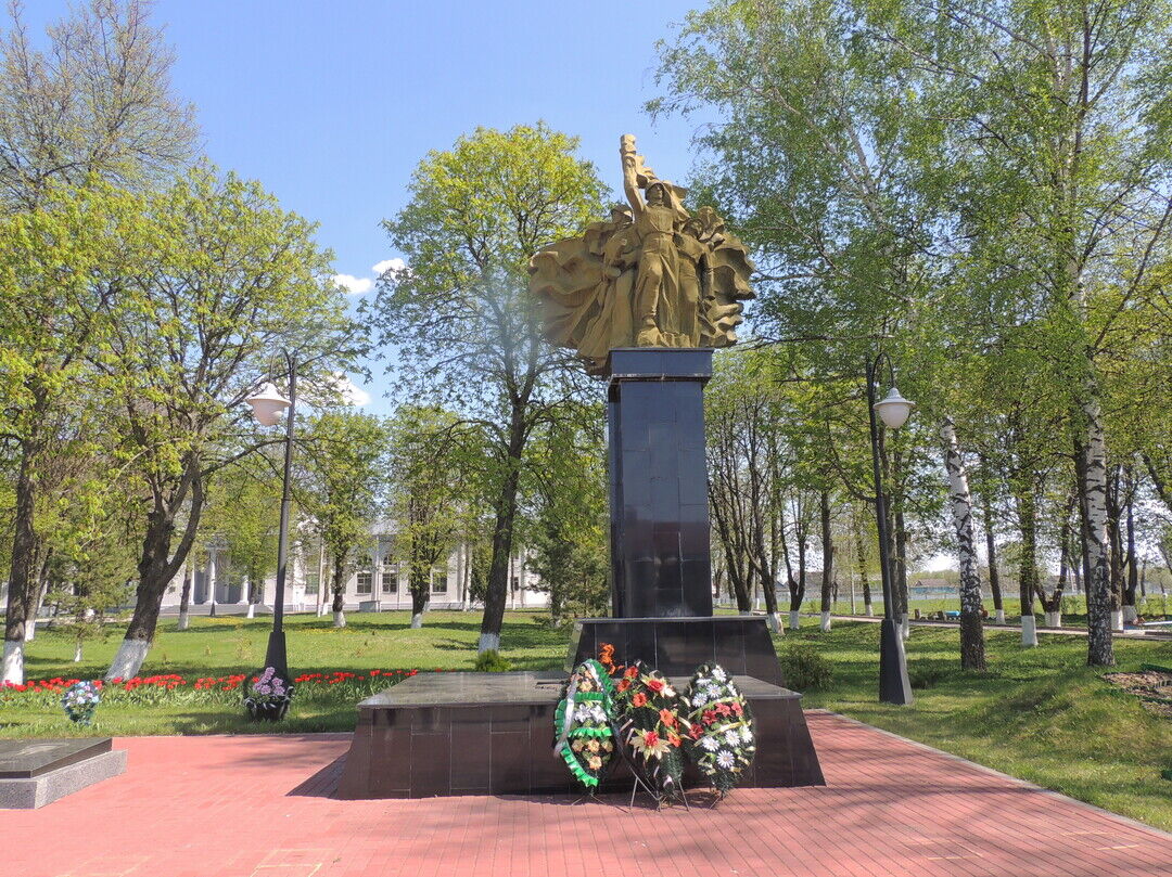 Братская могила воинов Советской Армии, погибших в период Великой Отечественной войны