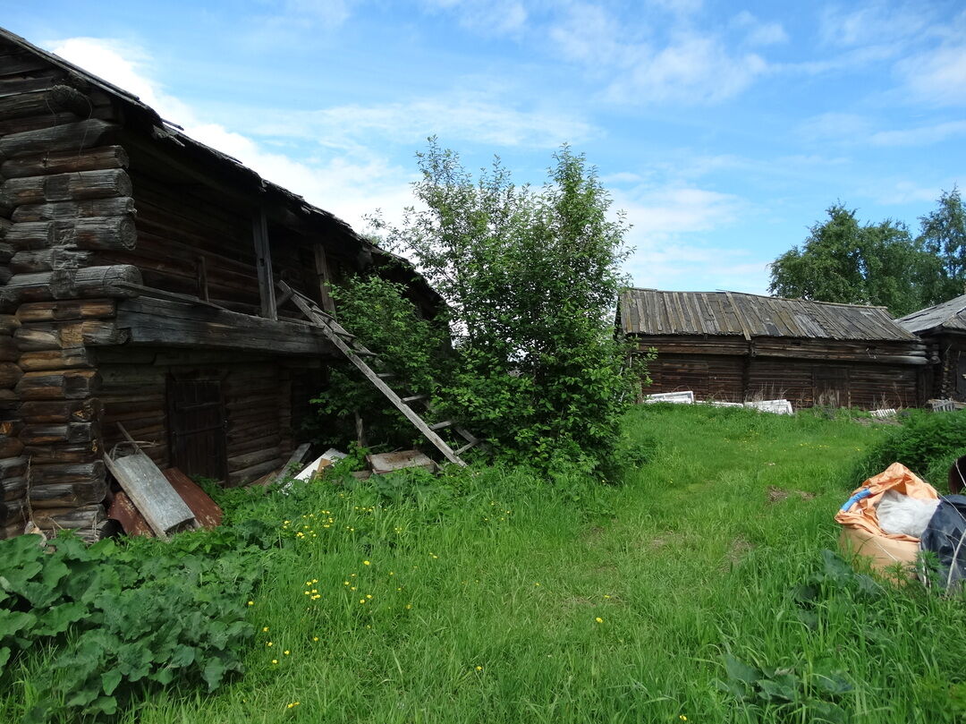 Жилые и хозяйственные постройки. Люлюкары Березовский район.