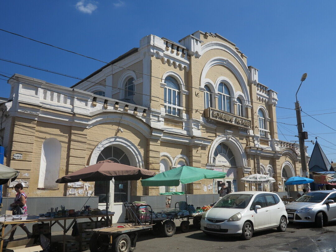 Большие исады. Большие Исады Астрахань. Базар в Астрахани большие Исады. Большие Исады в Астрахани корпус. Рынок б Исады Астрахань.