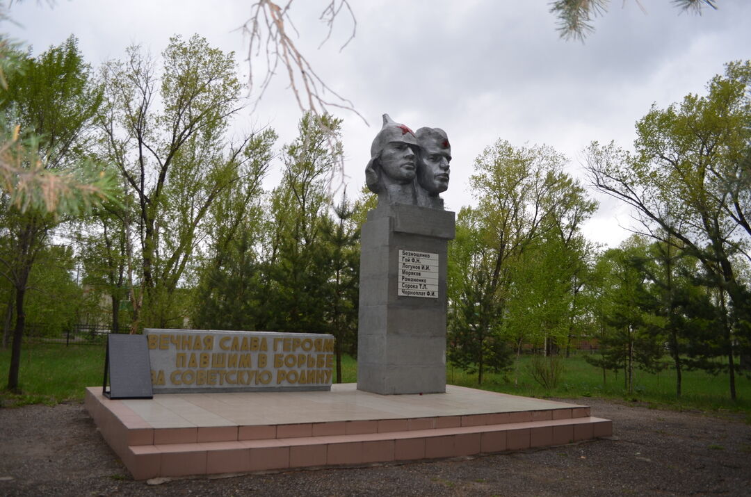 Памятник героям гражданской войны, Приморский край, Черниговский район, с. Черниговка