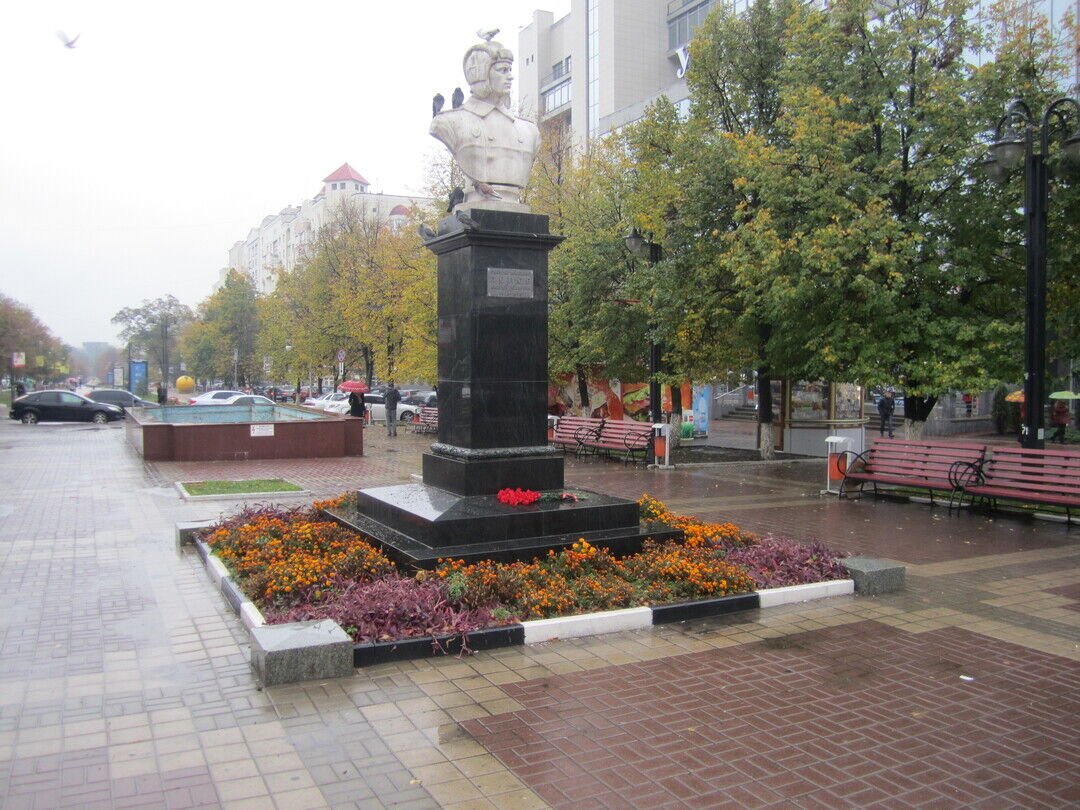 Памятник попову в белгороде фото