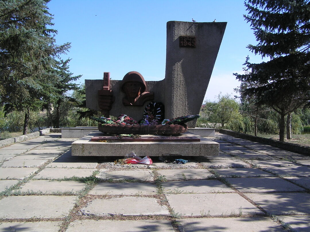 Городищенская область. Городищенский р-н, п. Кузьмичи, Братская могила. Кузьмичи Волгоградская область Городищенский район. Посёлок Кузьмичи Волгоградской области. Поселок Кузьмичи Городищенский район Волгоградская область.