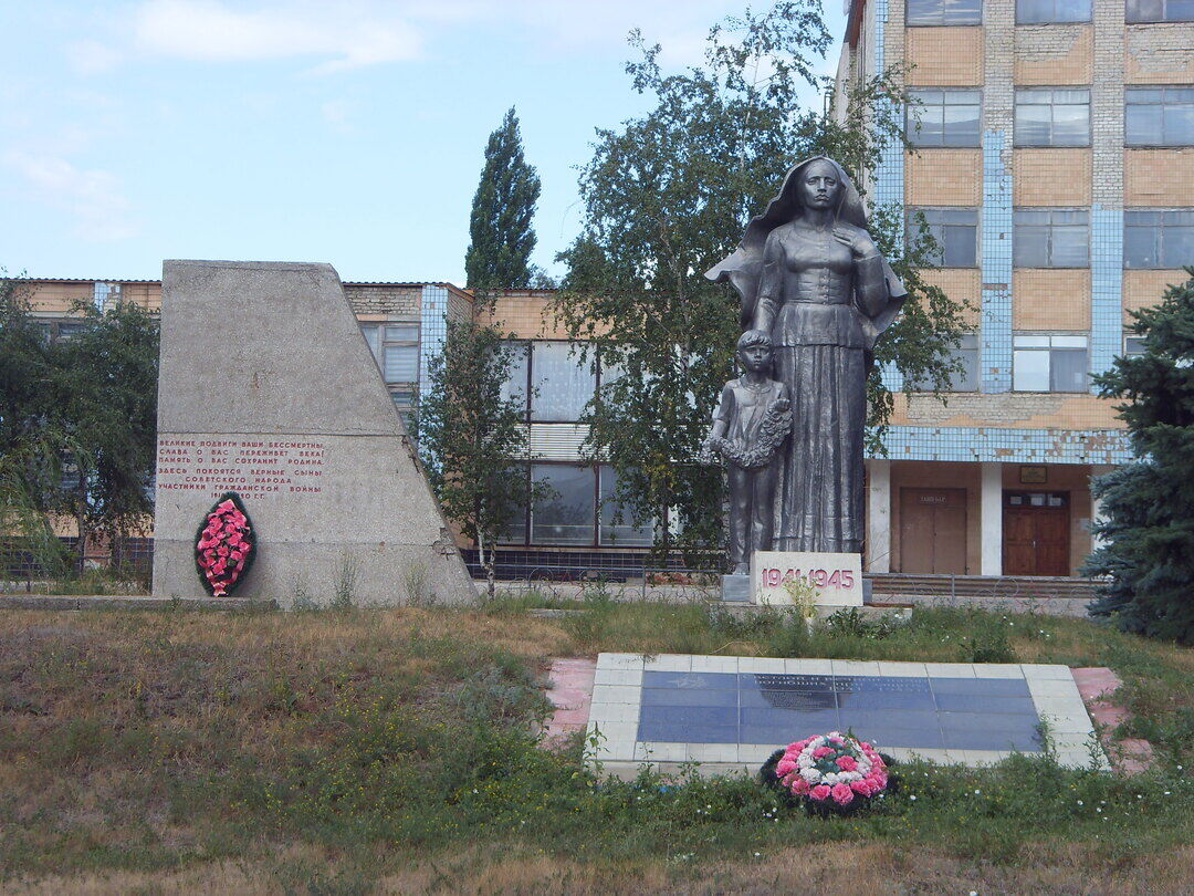 Станица арчединская волгоградской. Станица Арчединская Михайловский район Волгоградская область. Храм в станице Арчединской Волгоградская область. Братская могила Себрово.