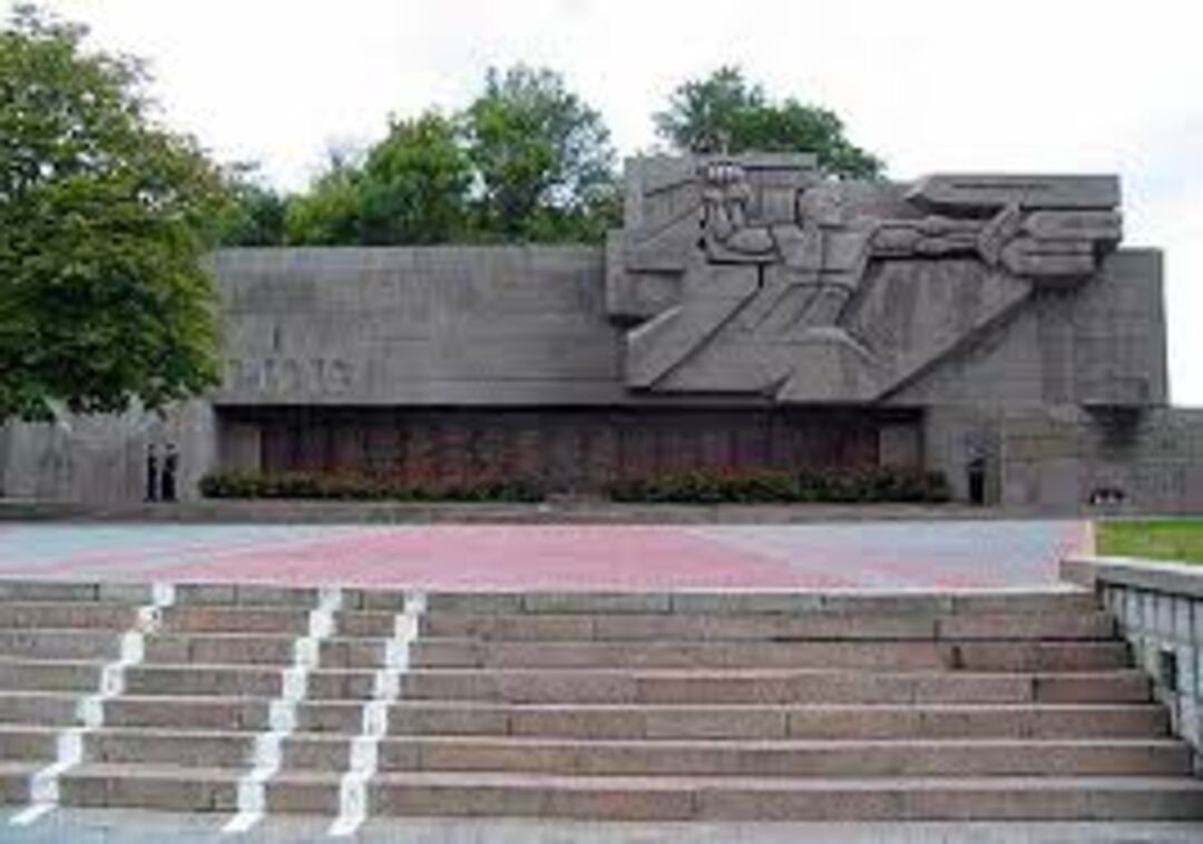 Мемориальная стена в память героической обороны Севастополя 1941 – 1942 гг.