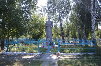Братская могила воинов Советской Армии, погибших в феврале 1943 года. Захоронено 7 человек, установлено фамилий на 4 человека
