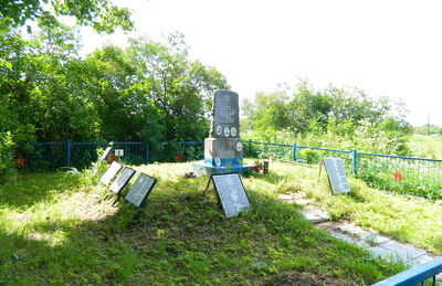 Братское захоронение советских воинов, погибших в 1941-44 гг.