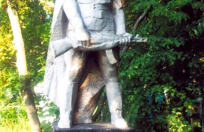 Братская могила семей партизан, расстрелянных в 1943 г. немецко-фашистскими захватчиками