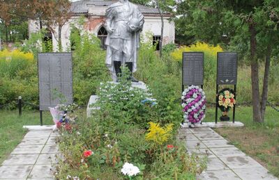 Братская могила воинов Советской Армии, погибших в 1944 г.