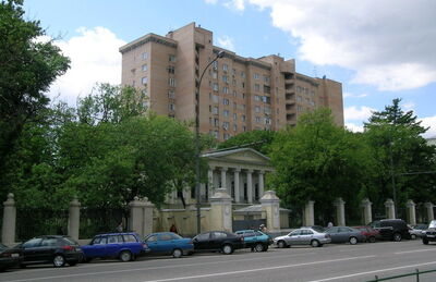Дача Постниковых - Коншиных - И.А.Манташева, 1-я треть XIX в. (?) - нач. XX в., 1990-е гг., архитекторы Ф.О.Шехтель, А.Э.Эрихсон. Здесь в 1892-1900-х гг. располагался загородный театр и увеселительный парк Шарля Омона