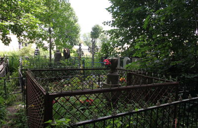 Могила Евгения Петровича Оболенского (1796-1865)
