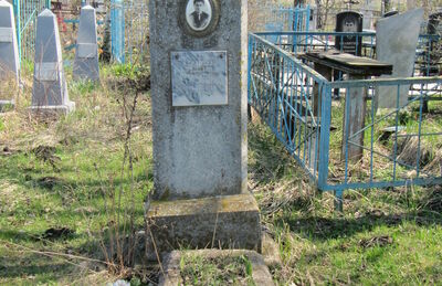 Могила кавалера орденов Славы 3-х степеней В.А.Кардашова