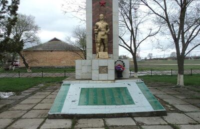 Братская могила 29 воинов и 6-ти членов партактива, погибших в 1942-43 гг.