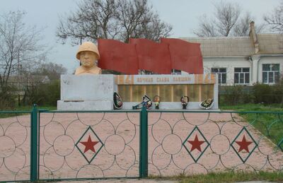 Памятник воинам-односельчанам, погибшим в годы гражданской и Великой Отечественной войн
