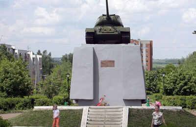 Боевой танк Т-34. Установлен в честь тружеников Мордовии, собравших в годы Великой Отечественной войны средства на строительство колонны "Мордовский колхозник"