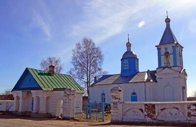 Церковь Успения с оградой и домиком для сторожа