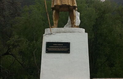 Памятник первовосходителям на Эльбрус (К. Хаширову, А. Соттаеву, А. Пастухову)