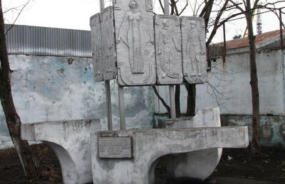 Место основания в 1869 году Тихменевского русского военного поста, положившего начало городу Поронайску